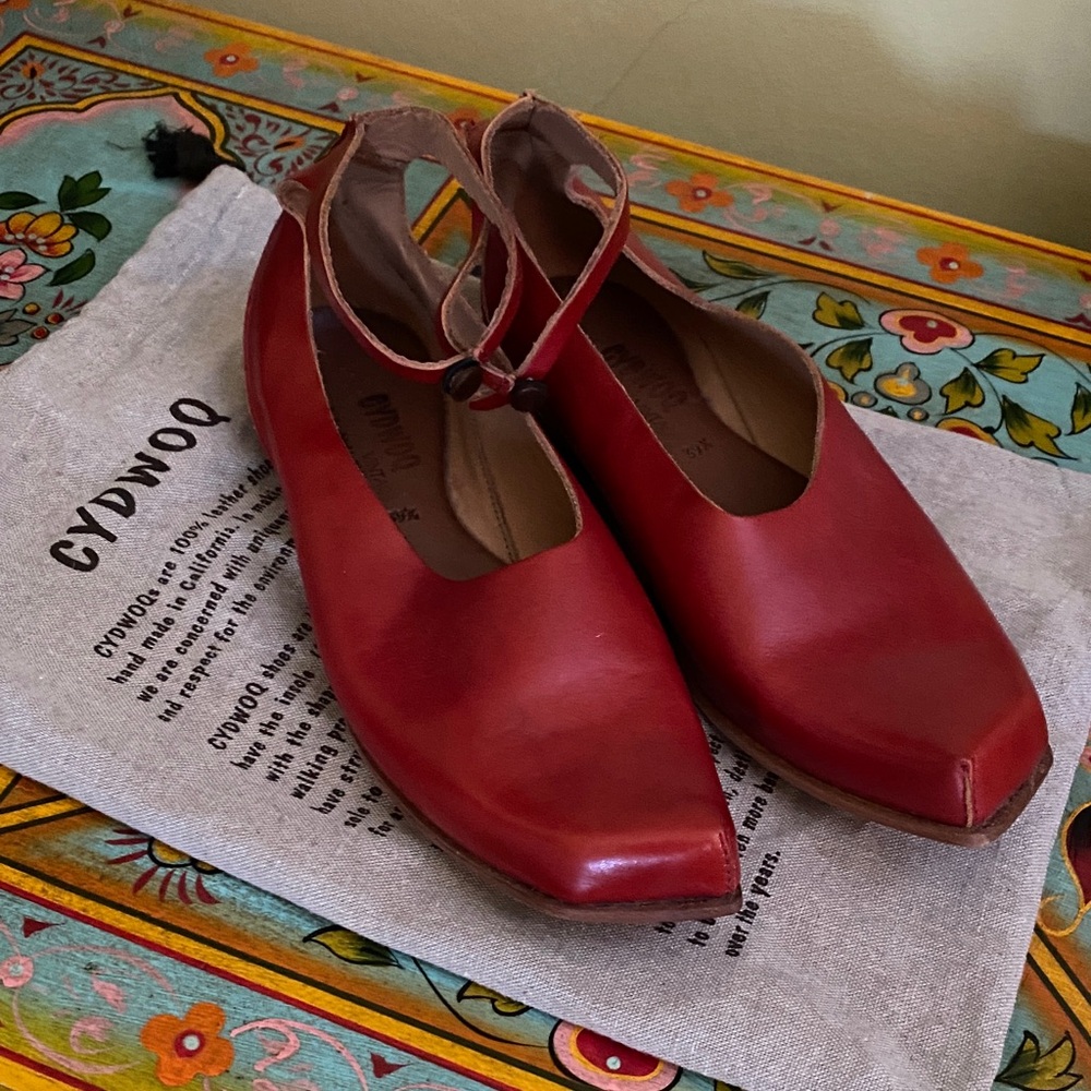 CYDWOQ Women's Red Leather Flats - Instinct